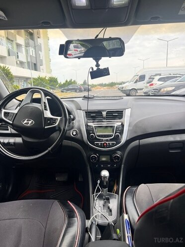 Hyundai Accent-5