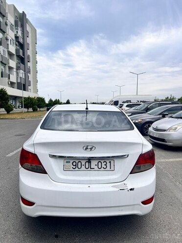 Hyundai Accent-2