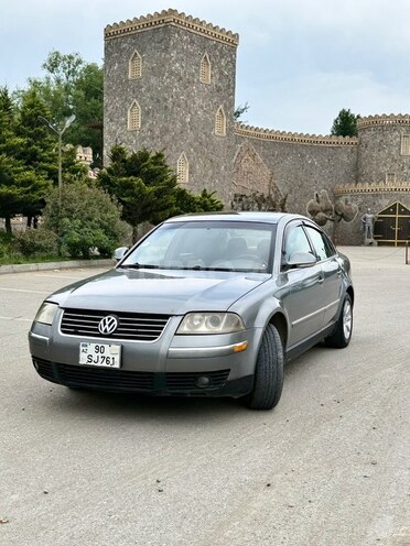 Volkswagen Passat-1