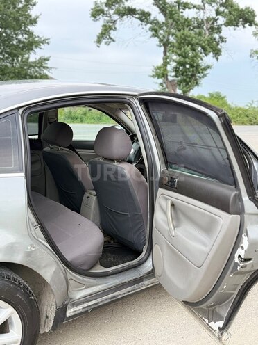 Volkswagen Passat-8