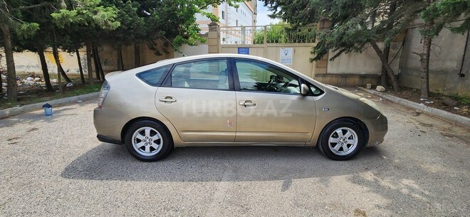 Toyota Prius-3