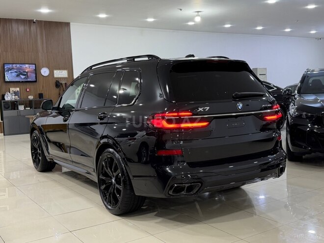BMW X7-8