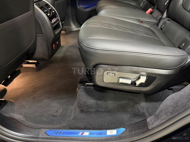 BMW X7-33