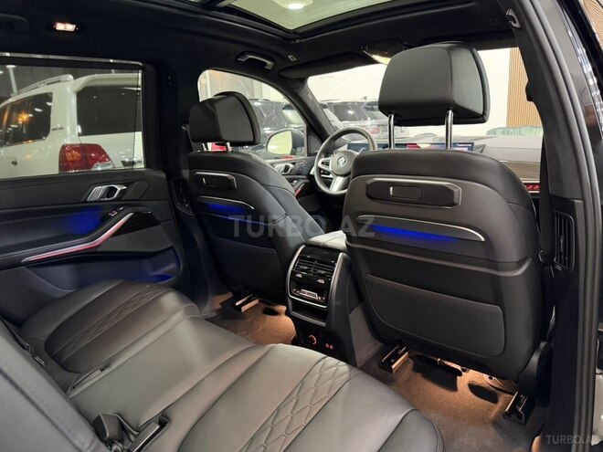 BMW X7-41