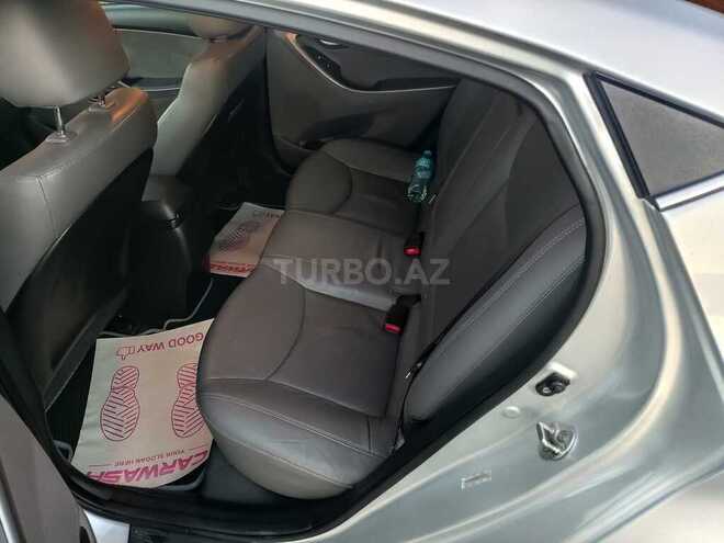 Hyundai Elantra-6