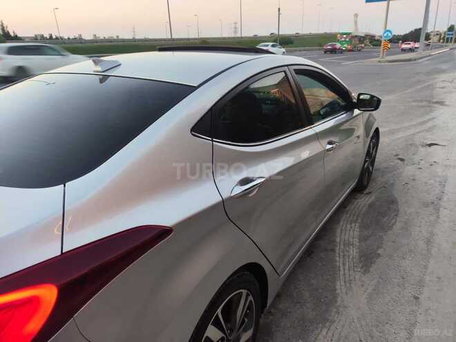 Hyundai Elantra-4