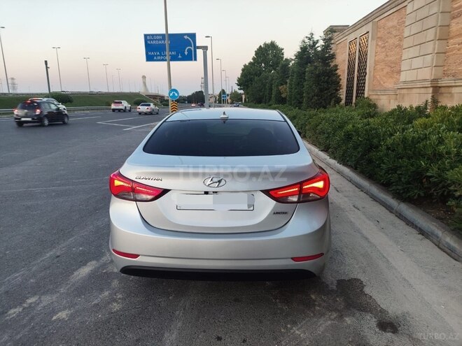 Hyundai Elantra-2