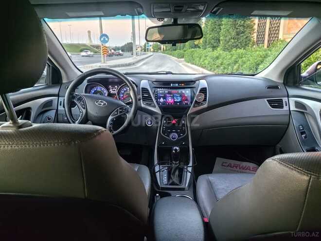 Hyundai Elantra-3