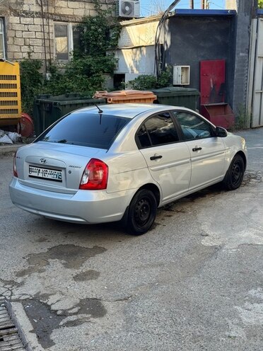 Hyundai Accent-4