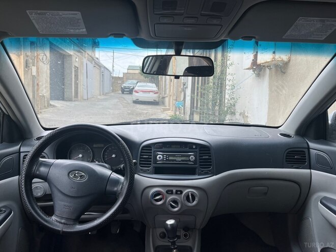 Hyundai Accent-10