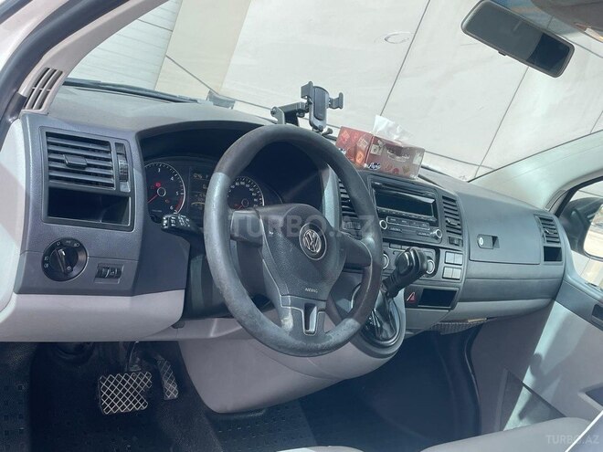 Volkswagen Transporter-11
