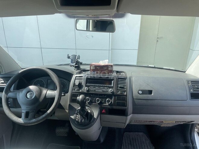 Volkswagen Transporter-13