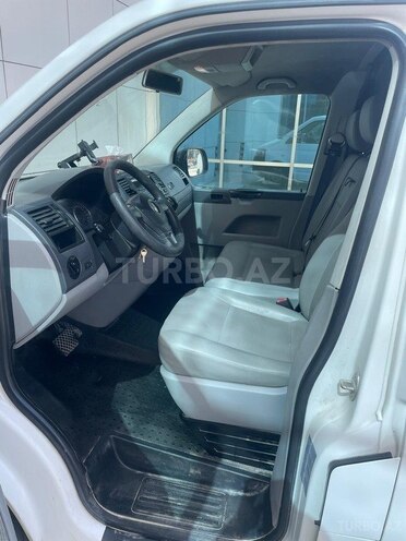 Volkswagen Transporter-14