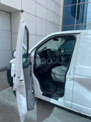 Volkswagen Transporter-12