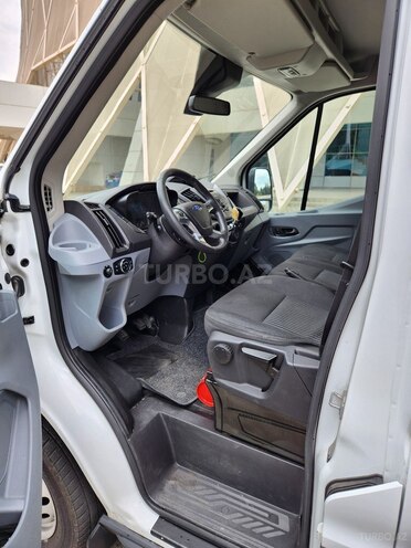 Ford Transit-10