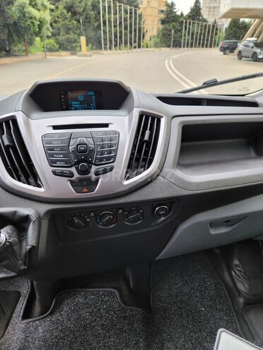Ford Transit-11