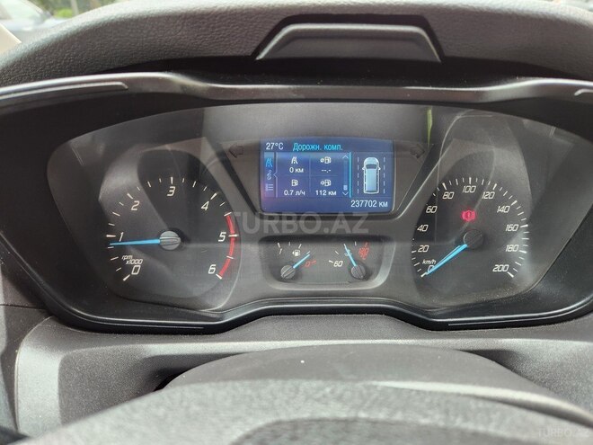 Ford Transit-12