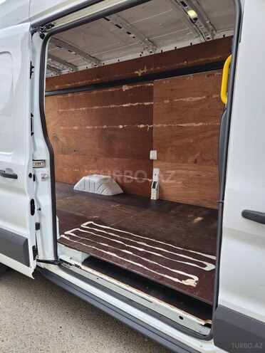 Ford Transit-15