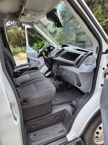 Ford Transit-9