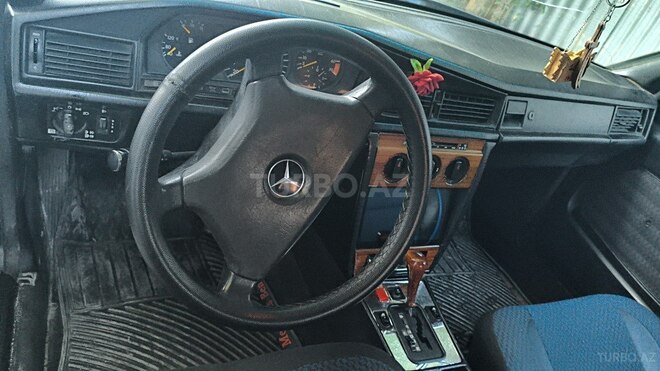 Mercedes 190-2