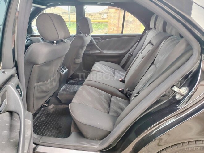 Mercedes E 320-19