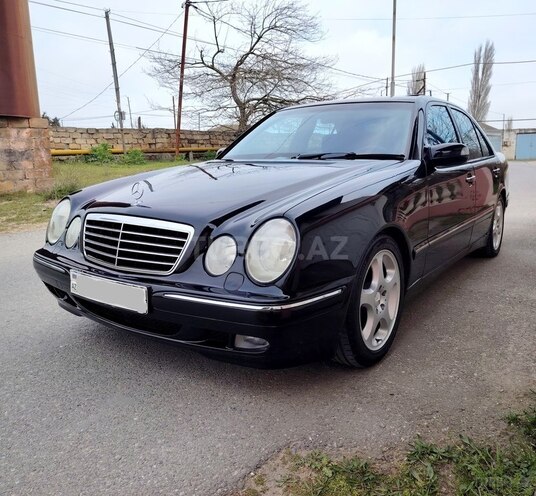 Mercedes E 320-1