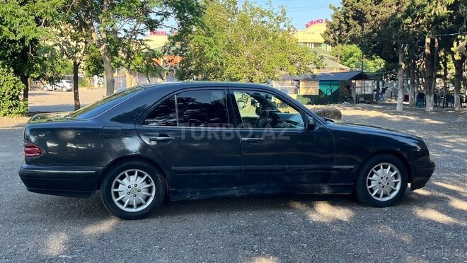 Mercedes E 270-4
