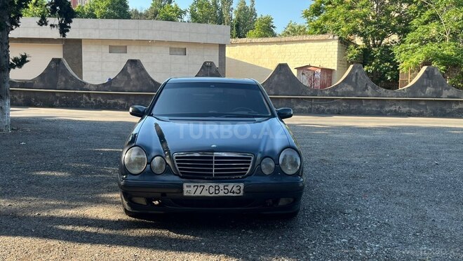 Mercedes E 270-1