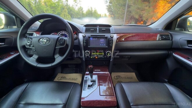Toyota Camry-12