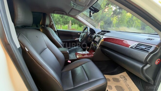 Toyota Camry-16