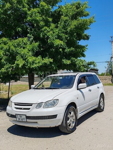 Mitsubishi Airtrek-1