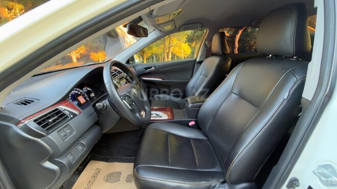 Toyota Camry-13