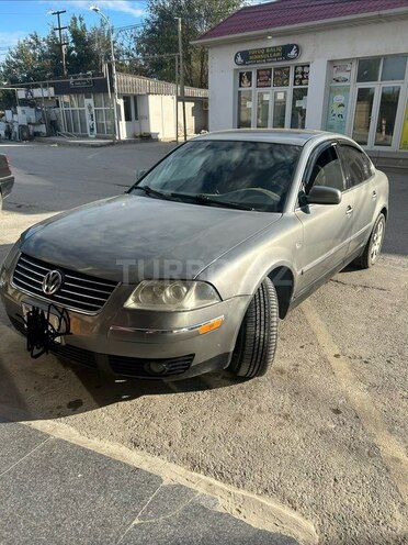 Volkswagen Passat-1
