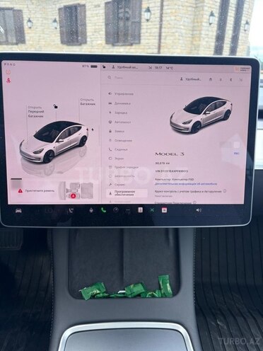 Tesla Model 3-6