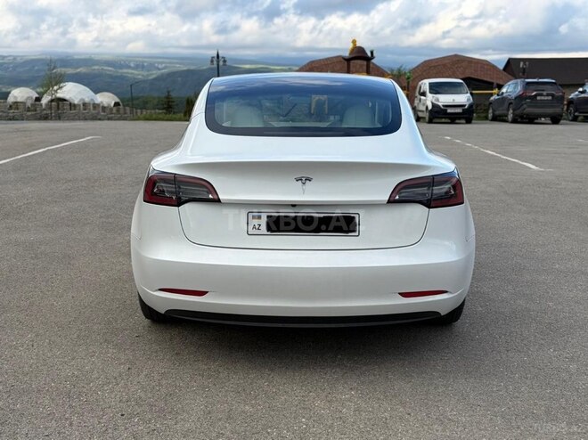 Tesla Model 3-2