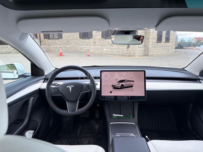 Tesla Model 3-5