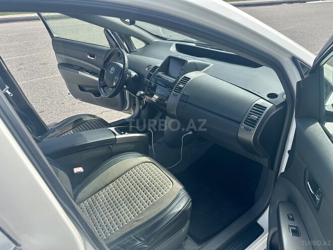 Toyota Prius-11