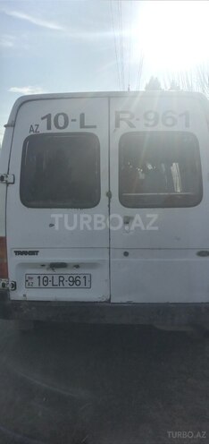 Ford Transit-5