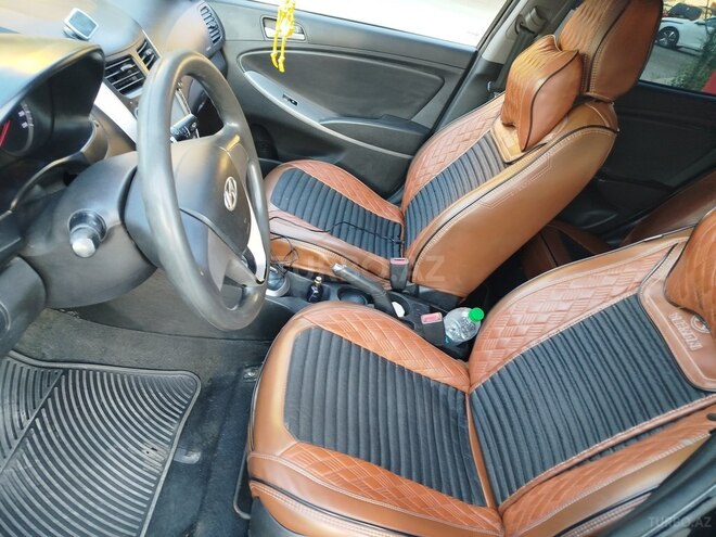 Hyundai Accent-7