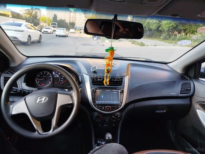 Hyundai Accent-9