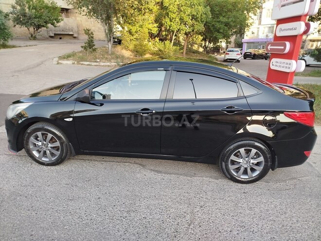 Hyundai Accent-4