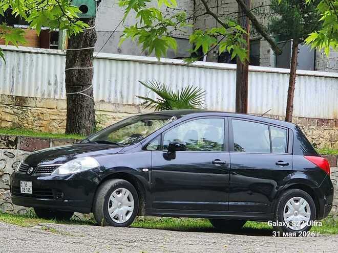 Nissan Tiida-5