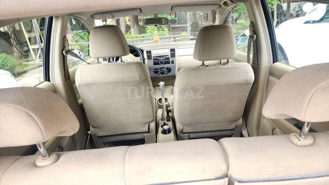 Nissan Tiida-13