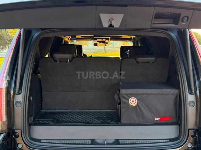 Cadillac Escalade-12