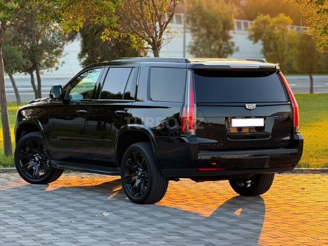 Cadillac Escalade-5