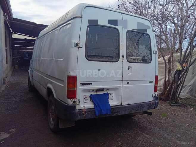 Ford Transit-9