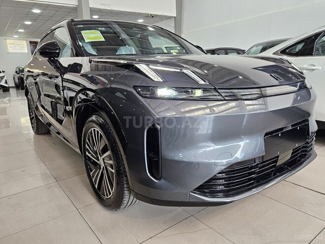 Lynk & Co 08-6