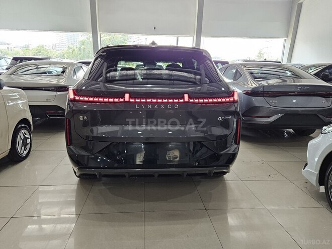 Lynk & Co 08-4