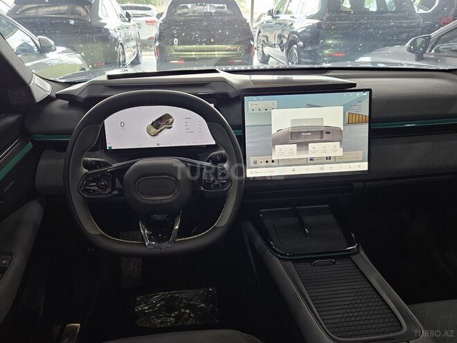 Lynk & Co 08-19