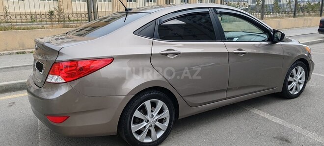 Hyundai Accent-6